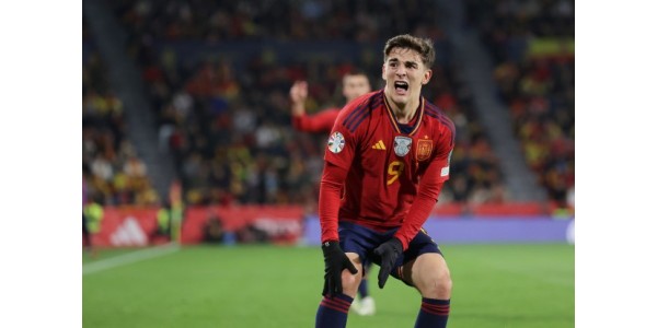 Paez Gavi fait face à une déchirure du ligament croisé après s'être précipité pour jouer Paez Gavi fait face à une déchirure du ligament croisé après s'être précipité pour jouer